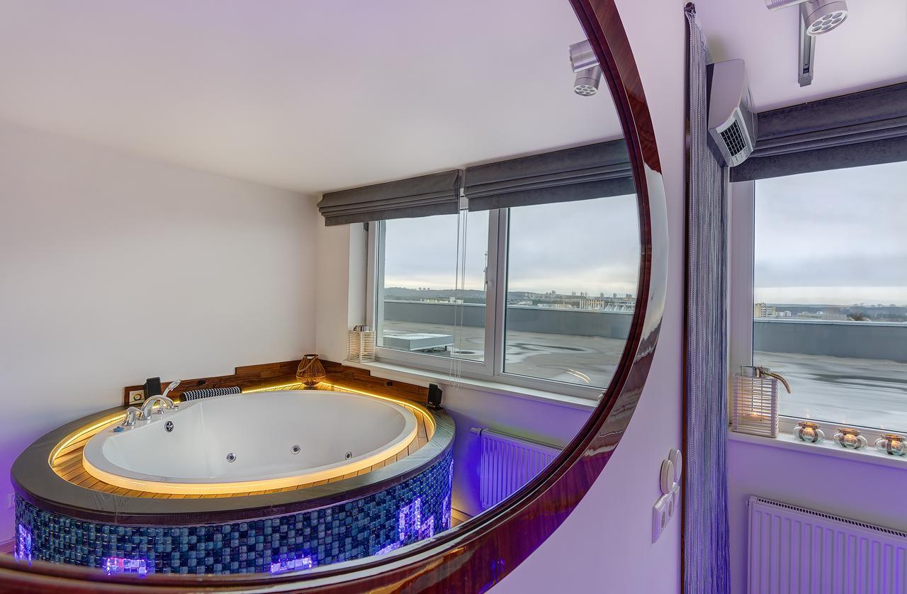 June Street Spa Apartments Вилнюс Екстериор снимка